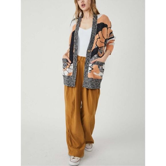 NWT- Free People August Cardi in Peach Petals Combo Big Button Cardigan, Size XS - Picture 2 of 6